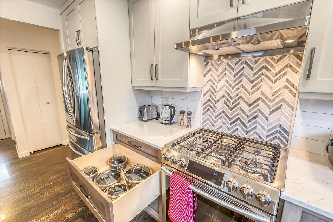 Holiday home Luxury Home By North Glenmore Park Calgary Canada