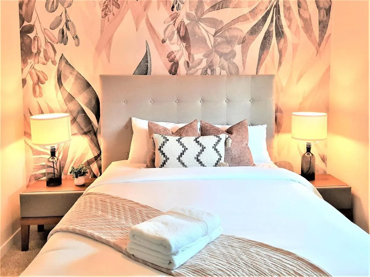 Luxury Home By North Glenmore Park Calgary